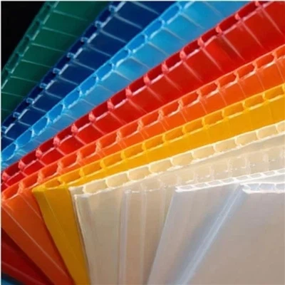 Qu'est-ce qu'une feuille de plastique ondulée ?