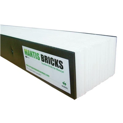 Découpe au jet d'eau de briques avec réduction du bruit